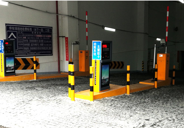 停車(chē)場(chǎng)進(jìn)口車(chē)牌識別一體機