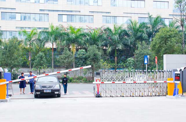 停車(chē)場(chǎng)車(chē)牌識別
